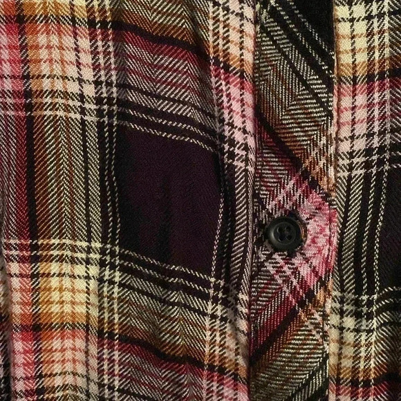 BeachLunchLounge flannel - super soft - size small - great condition - Picture 5 of 7